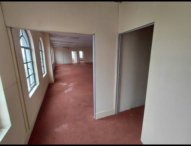 138M² OFFICE TO LET IN GRAND CENTRAL